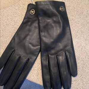 Ladies leather gloves